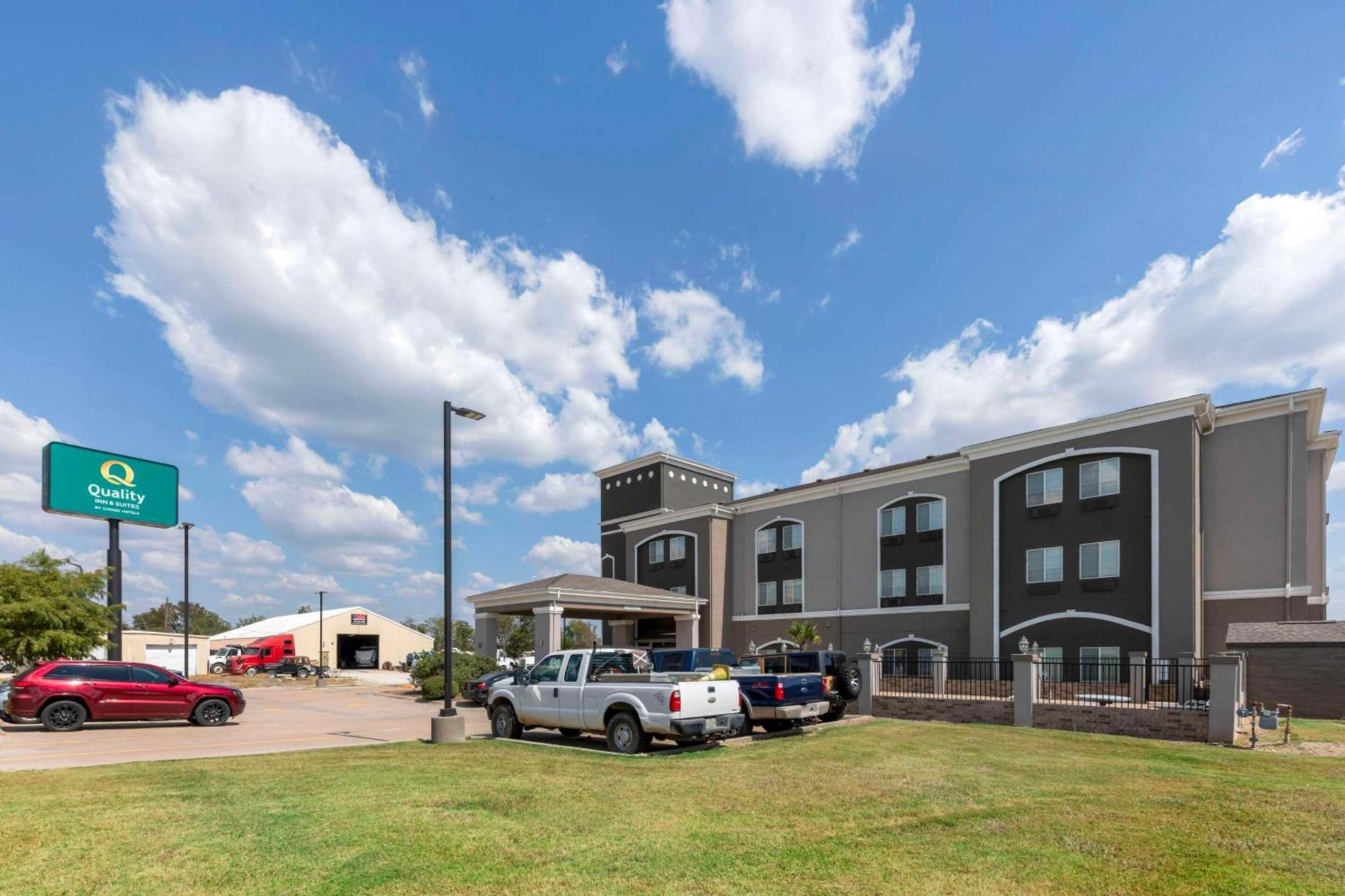 Quality Inn And Suites Groesbeck Exterior photo